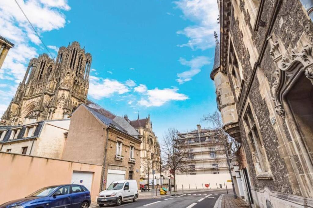 Fire, Appartement Vue Cathedrale Reims Exterior photo